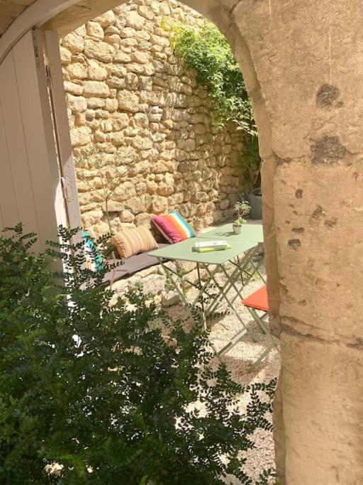 Le Clos Du Rempart - 2 A 4 Pers. Saint-Restitut Exterior photo